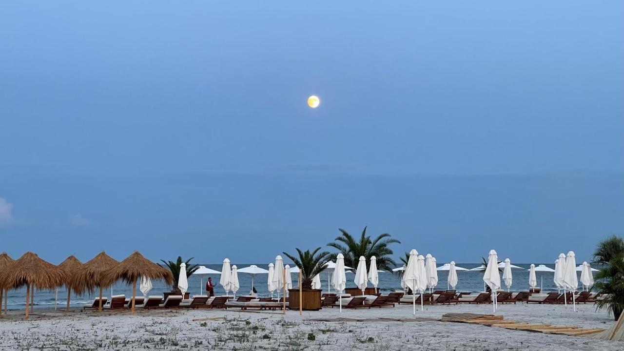 Seaview Deluxe Double Studio - Beachfront Resort Năvodari Buitenkant foto